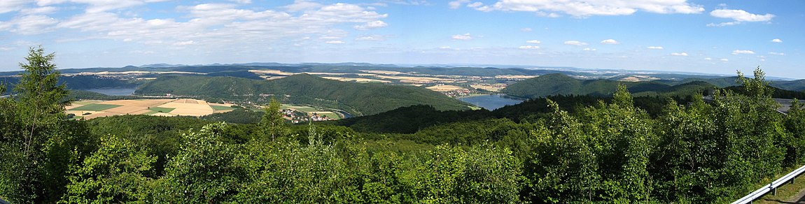 Nordblick vom Oberbecken des Pumpspeicherkraftwerks Waldeck II Richtung Edersee bzw. -tal