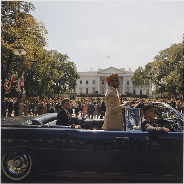 File:Parade, Union Station to Blair House, honoring Emperor of Ethiopia. President Kennedy, Emperor Haile Selassie, Chief... - NARA - 194270.jpg