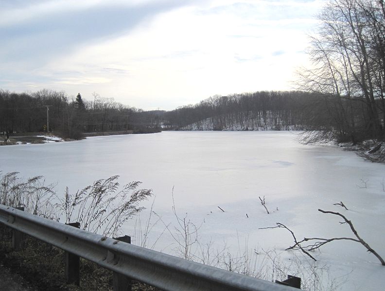 File:Perrineville Lake (winter), New Jersey.jpg