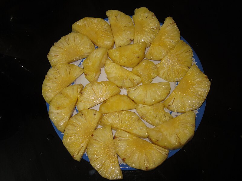 File:Pineapple - കൈതച്ചക്ക-2.JPG