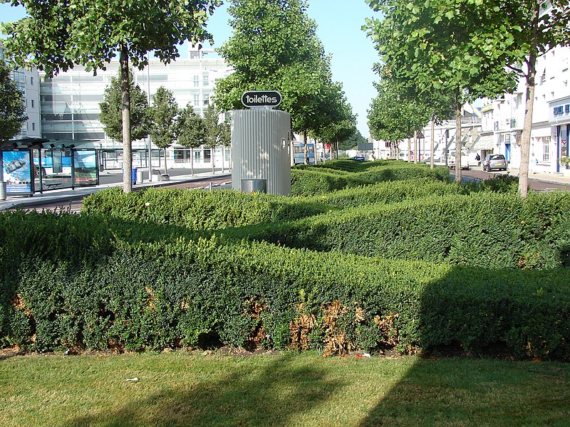 File:Place de la gare, Angers, Pays de la Loire, France - panoramio - M.Strīķis (1).jpg