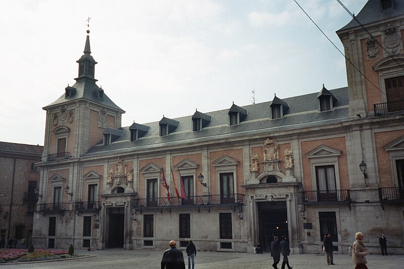 File:Plaza de la Villa, Madrid.jpg