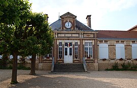 Balai kota di Poilly-sur-Tholon