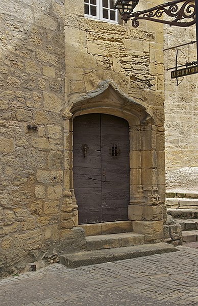 File:Porte Sarlat.jpg