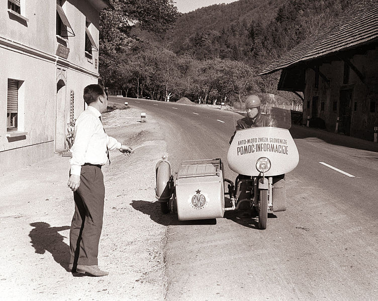 File:Potujoči avto-servis Avto-moto zveze Slovenije 1960.jpg