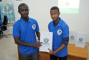 Remise de lots aux partenaires de Wikimedia Côte d'Ivoire 4.jpg