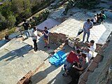 Antigues bases dels antiaeris del turó de la Rovira, actualment museïtzades i convertides, sorprenentment, en atracció turística.