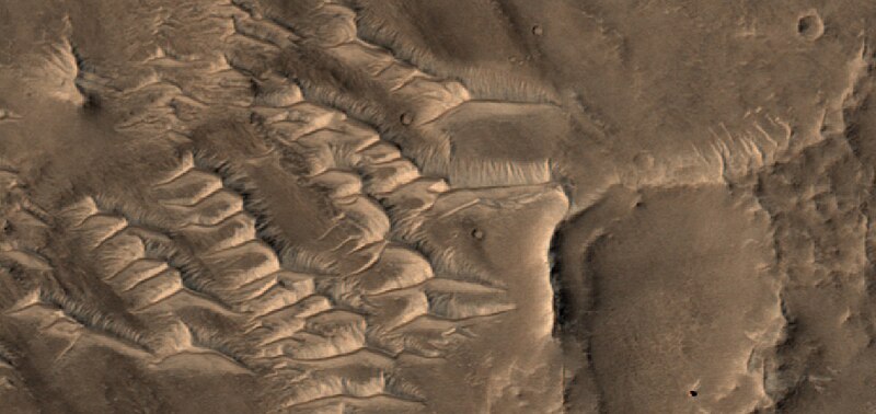 File:Ridges with some pyramid shapes.jpg