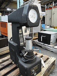 Rockwell hardness tester 001.jpg