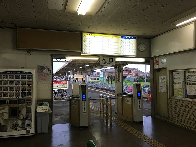 File:RyugasakiStation-ticketgates-aug28-2016.jpg