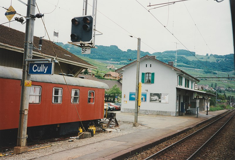 File:SBB Historic - F 122 00278 001 - Cully Stationsgebaeude Bahnseite.jpg