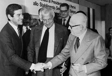 Agnelli (in the centre) and the Fiat board of directors meet then president Sandro Pertini (at his left) during an official visit to the new Sevel Val