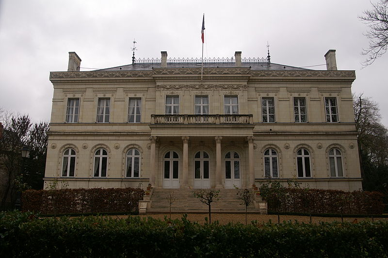 File:Saumur - École de Cavalerie - Hôtel du Commandement.jpg