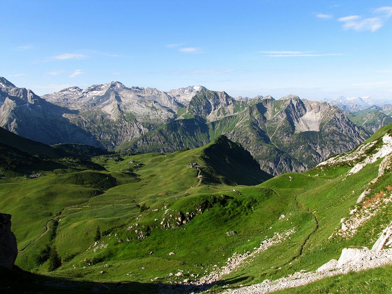 File:Schadonapass Biberacher Hütte Bratschenkopf Rote Wand Feuerstein.JPG