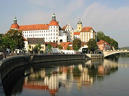 Neuburg, slottet och Donau