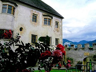 <span class="mw-page-title-main">Feldthurns</span> Comune in Trentino-Alto Adige/Südtirol, Italy