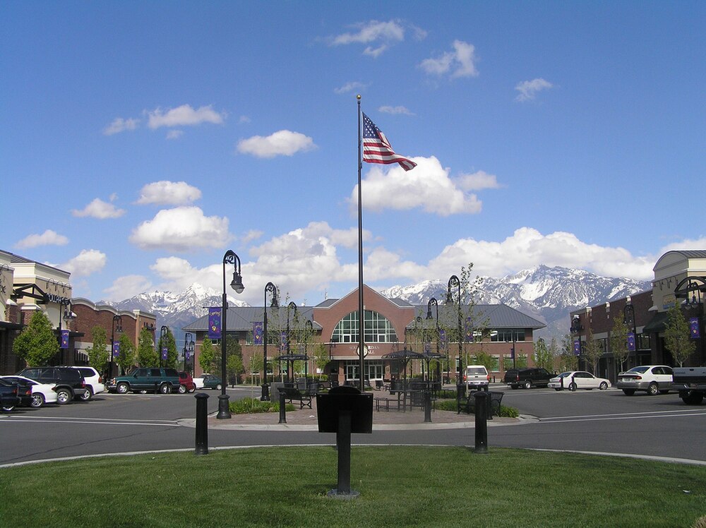 The population density of South Jordan in Utah is 1027.8 people per square kilometer (2662.15 / sq mi)