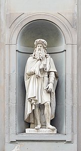 Leonardo Da Vinci in Piazzale degli Uffizi