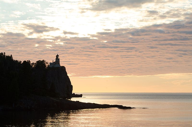 File:Sunrise at Split Rock Ligthouse - North Shore Trip - August 2015 (19853247254).jpg