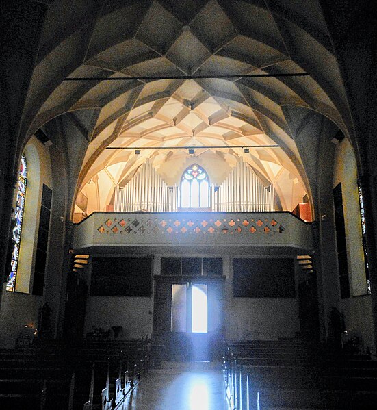 File:Tarvisio, Chiesa dei Santi Pietro e Paolo, Organo Francesco Zanin.jpg