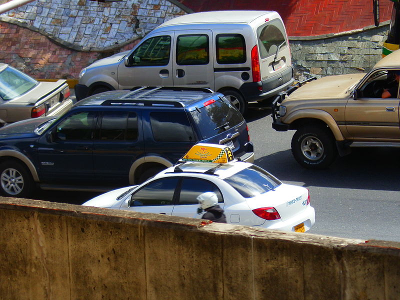 File:Taxi caraqueño.jpg