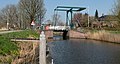 El puente basculante cerca la Wolddijk-Stadsweg en Ten Boer