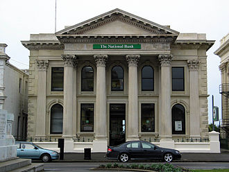 A branch of the National Bank of New Zealand in Lloyds' green livery. The National Bank Oamaru 1.jpg