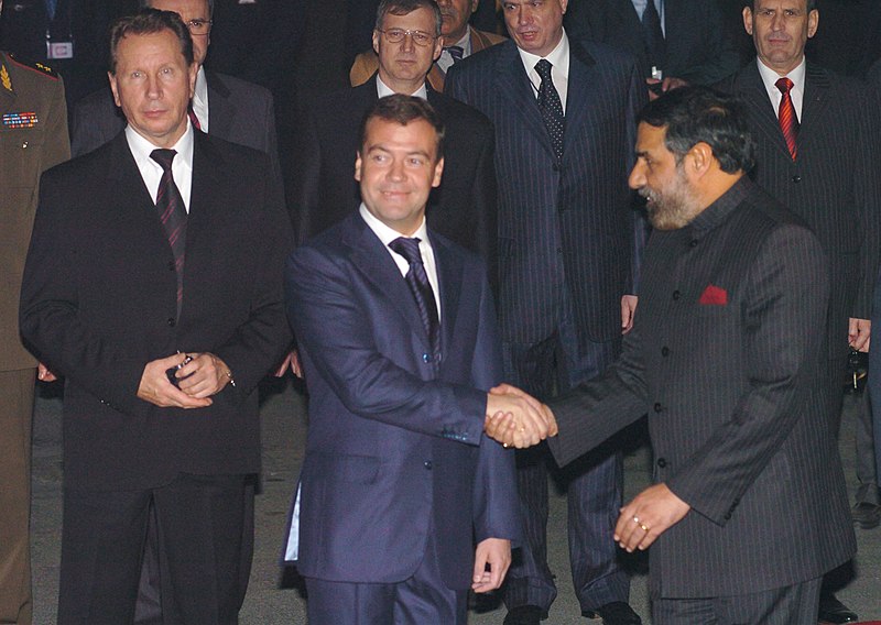 File:The President of Russia, Mr. Dmitry A. Medvedev being received by the Minister of State for External Affairs and Information & Broadcasting, Shri Anand Sharma on his arrival at Delhi Airport on December 04, 2008.jpg