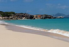 Plage de la côte de l'île Tintamarre.