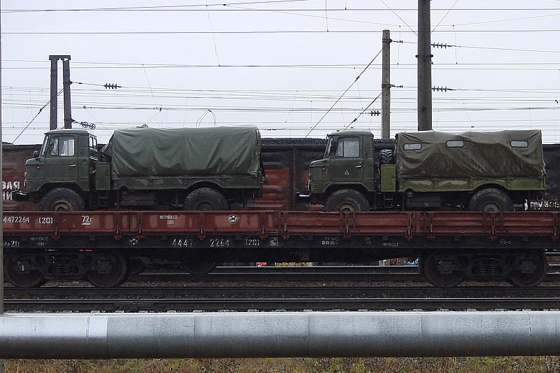 File:Transporting MAZ vehicle by railroad 7.jpg