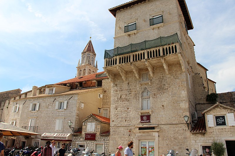 File:Trogir - Stolp Vitturi (49013650536).jpg