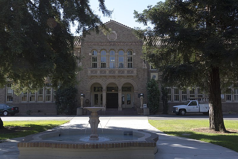 File:Turlock High School Auditorium3.jpg