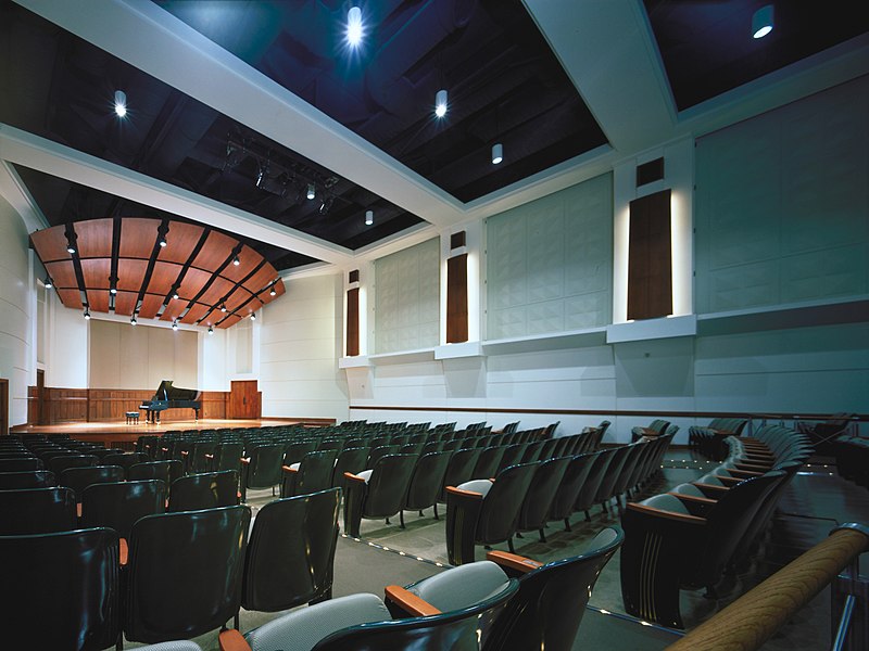 ملف:USC Thornton School of Music Newman Recital Hall.jpg