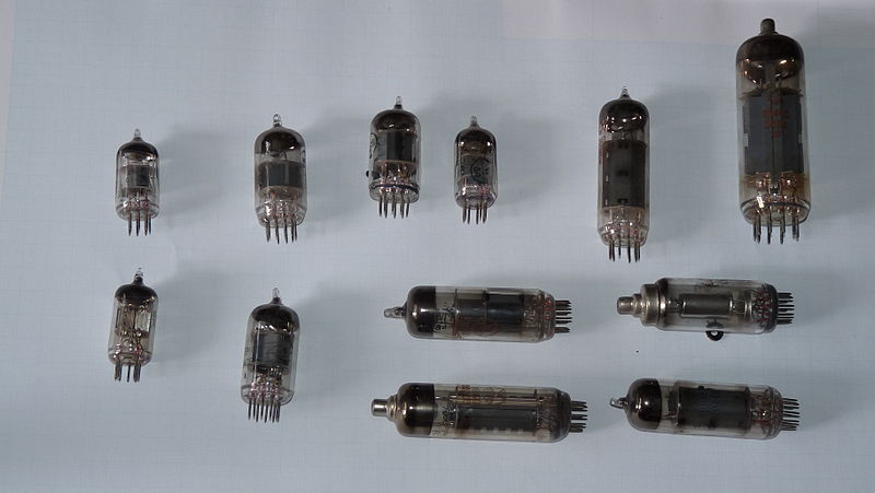 File:USSR vacuum tubes.JPG