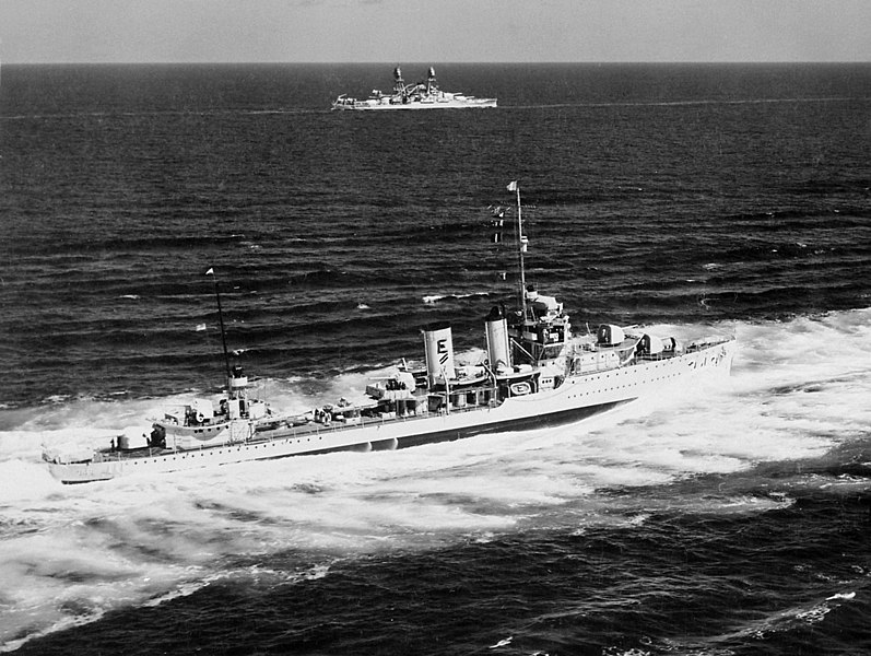 File:USS Farragut (DD-348) underway in September 1939.jpg