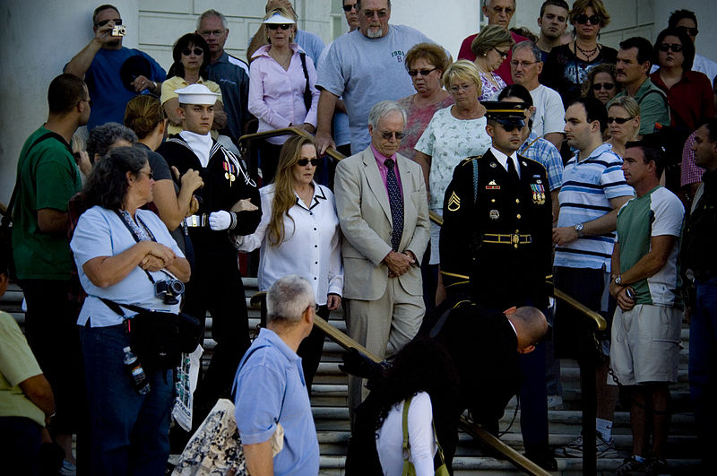 File:US Navy 071021-N-5319A-050 Daniel and Maureen Murphy, the parents of Navy SEAL Lt. Michael Murphy, walk down the steps at the Tomb of the Unknowns at Arlington National Cemetery.jpg