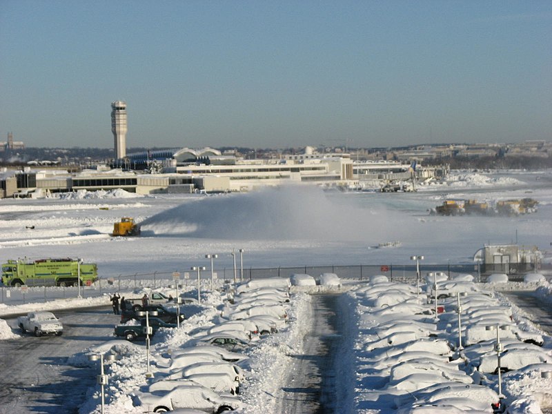 File:US Navy 100207-O-0000X-003 Snow covers the runways and parking areas of Ronald Reagan Washington National Airport after a near-record snowfall in the Washington, D.C. metropolitan area.jpg