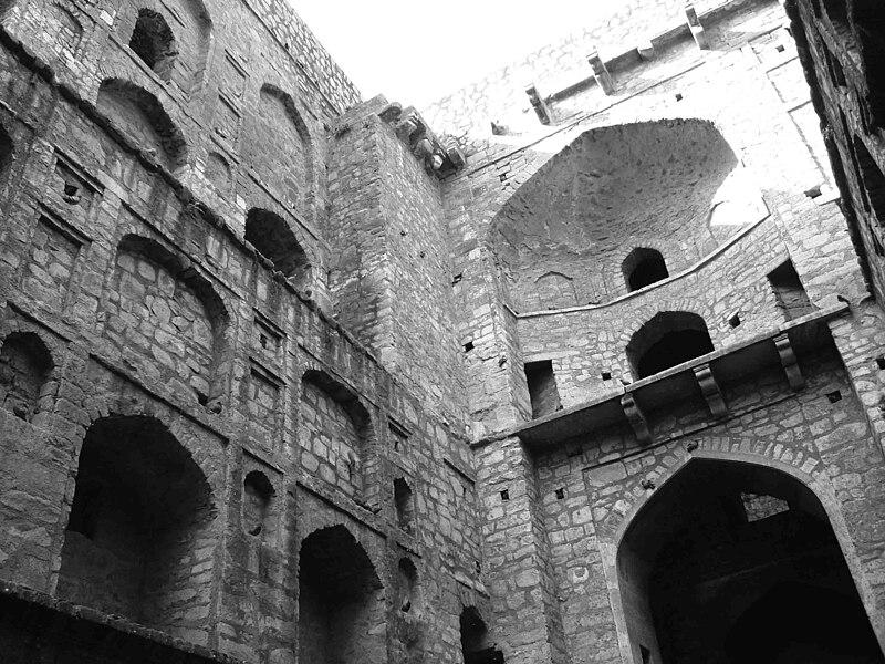 File:Ugrasen ki Baoli ag33.jpg