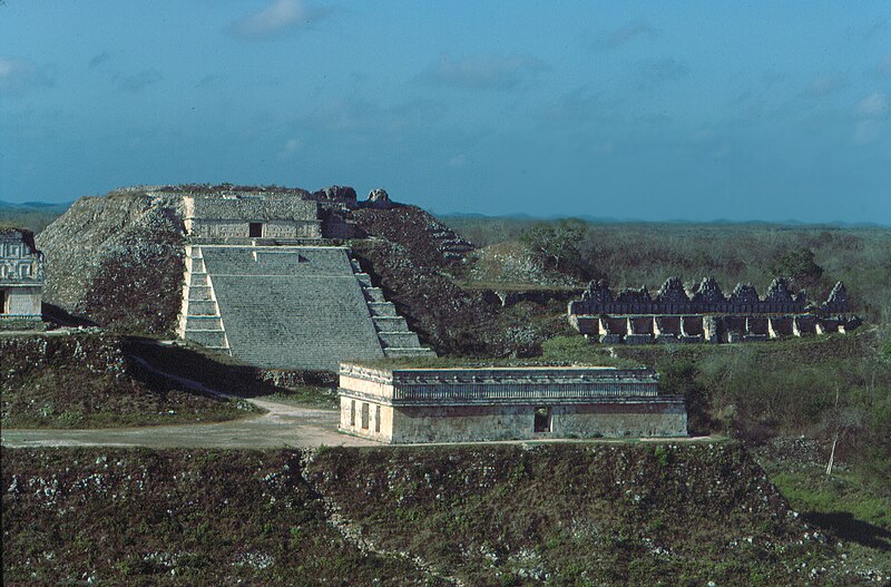 File:Uxmal Pirámide Mayor.jpg