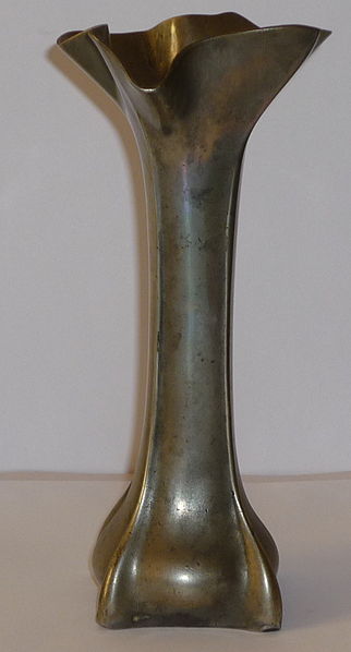 File:Vase étain, Art Nouveau, ORIVN n°2568, vers 1900, h. 16 cm..JPG