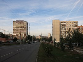 Verkhnie Polya katu, 9 talo 2 ja 24 (oikealla).jpg