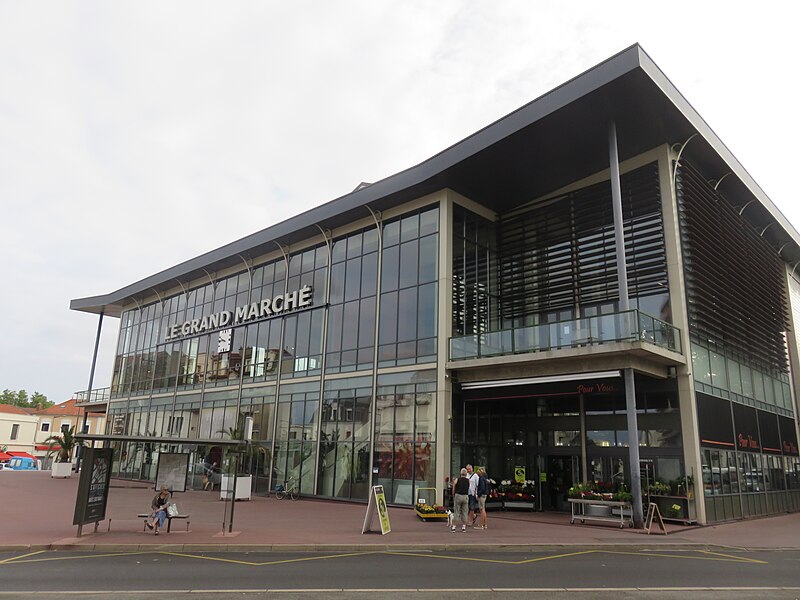 File:Vichy - Grand marché couvert (sept 2019).jpg