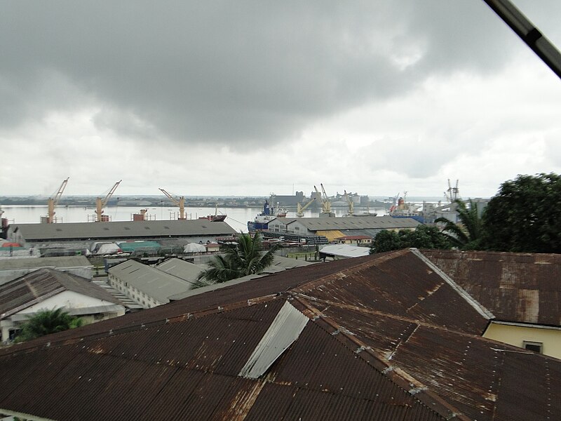 File:Vue Nord du port autonome de Douala 4.JPG