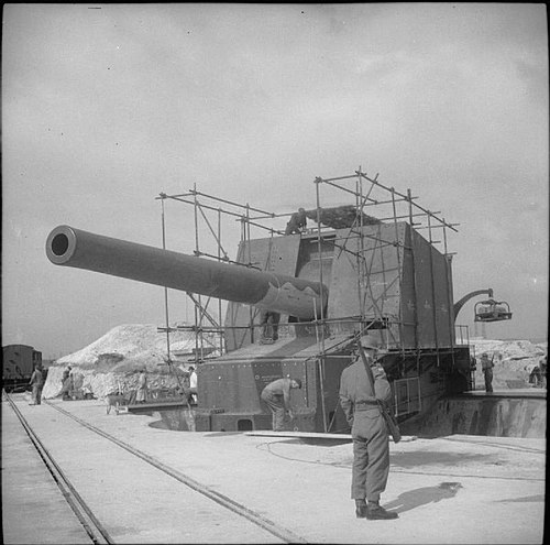15-inch gun at Wanstone Battery under construction, May 1942