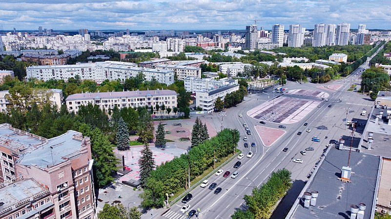 Площадь первой. Площадь первой Пятилетки Екатеринбург. Орджоникидзевский район Екатеринбург. Площадь 1-й Пятилетки Уралмаш. Эльмаш Орджоникидзевский район.