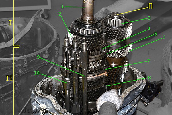 16-speed (2×4×2) ZF 16S181 – opened transmission housing (2x4×2)