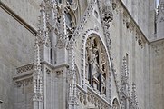 English: Detail in the face of Zagreb Cathedral above the main portal. Deutsch: Detail der Fassade der Kathedrale von Zagreb über dem HAuptportal.
