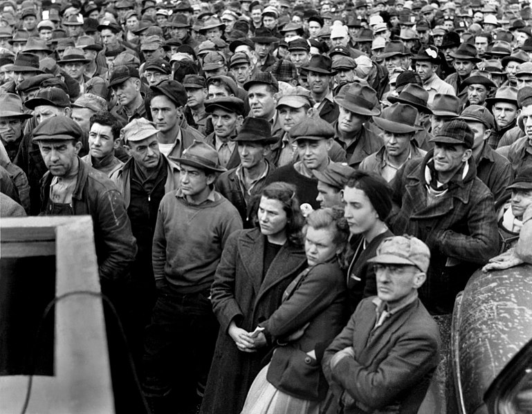 File:"Stay on the Job" rally at J.A. Jones Construction Co. Oak Ridge (7109889677).jpg