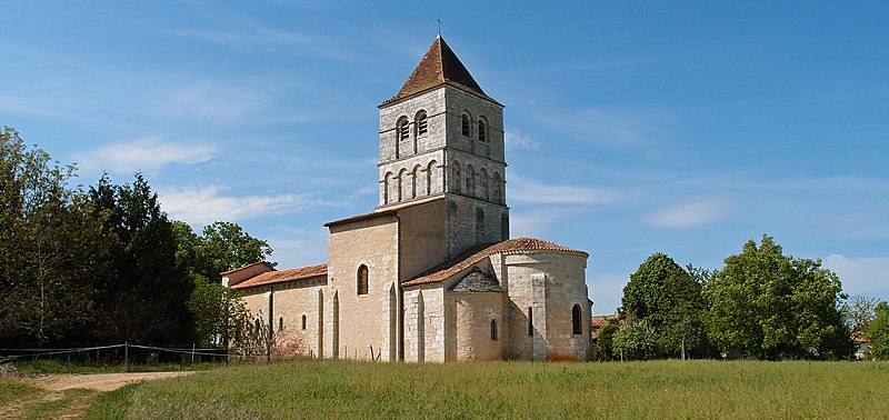 File:Église Saint-Robert de la Chapelle-Saint-Robert.jpg