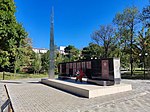 Братская могила советских воинов, партизан и памятник мирным жителям и воинам-односельчанам, погибшим на фронтах Великой Отечественной войны